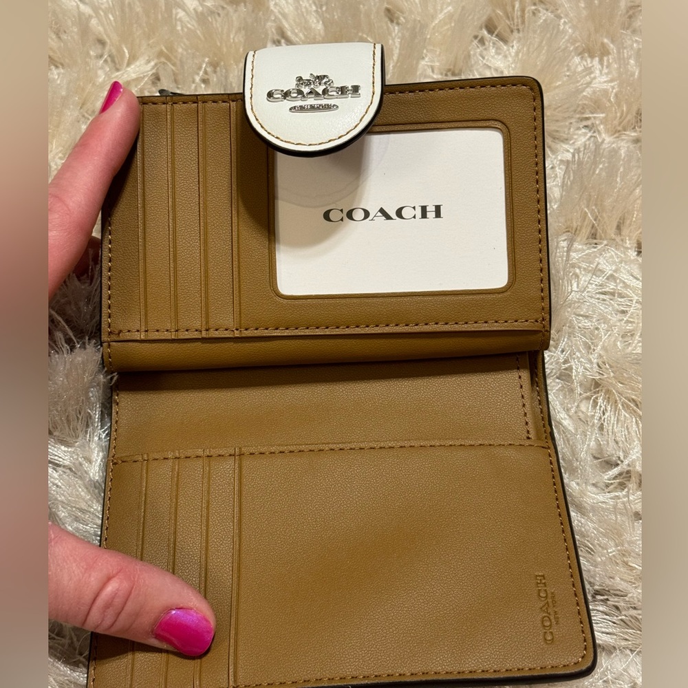 🌴 Brand 🆕 Coach MEDIUM CORNER ZIP WALLET IN SIGNATURE CANVAS WITH HULA PRINT🌴 - Picture 10 of 13